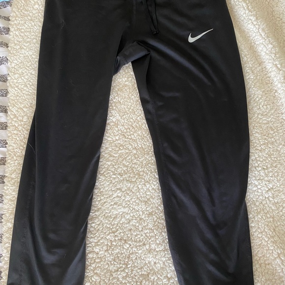 Nike women’s workout crop legging - Picture 5 of 5